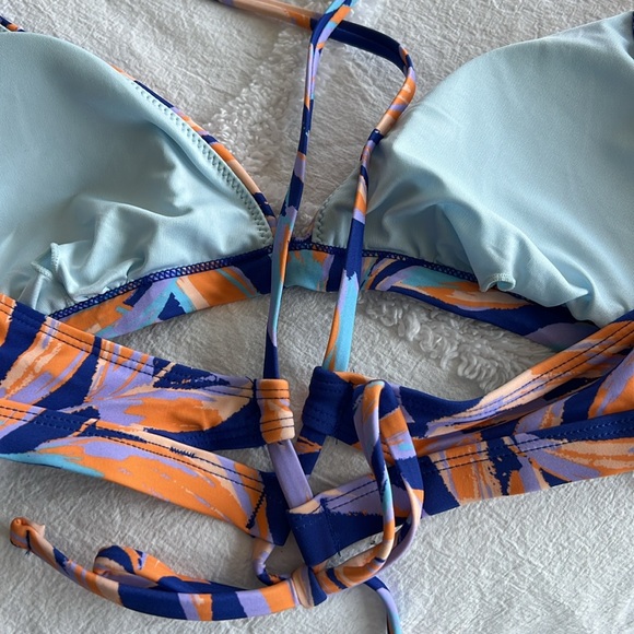 NWT TWO Cupshe bikini tops size large - Picture 3 of 5